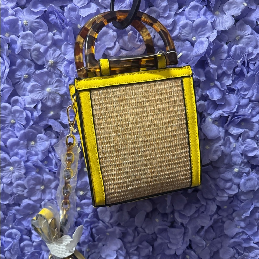🔥New IN 💡ATTIRE YELLOW CROSSBODY BAG🔥 - Picture 9 of 9